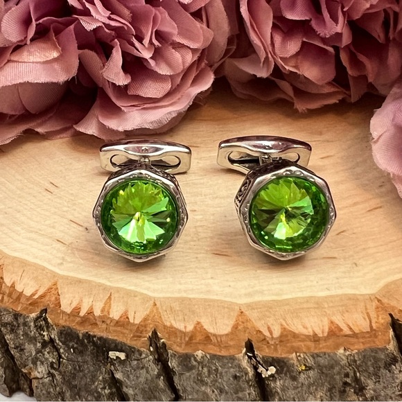 Elegant Green Peridot Silver Hexagon Cufflink - Picture 8 of 17